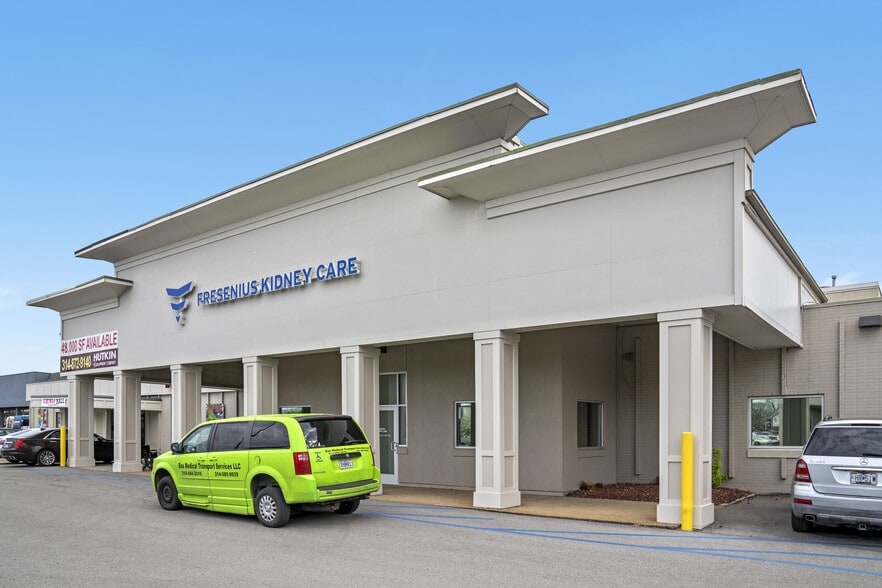 More Photos Of 23-91 N Oaks Plz, Saint Louis Unknown For Lease