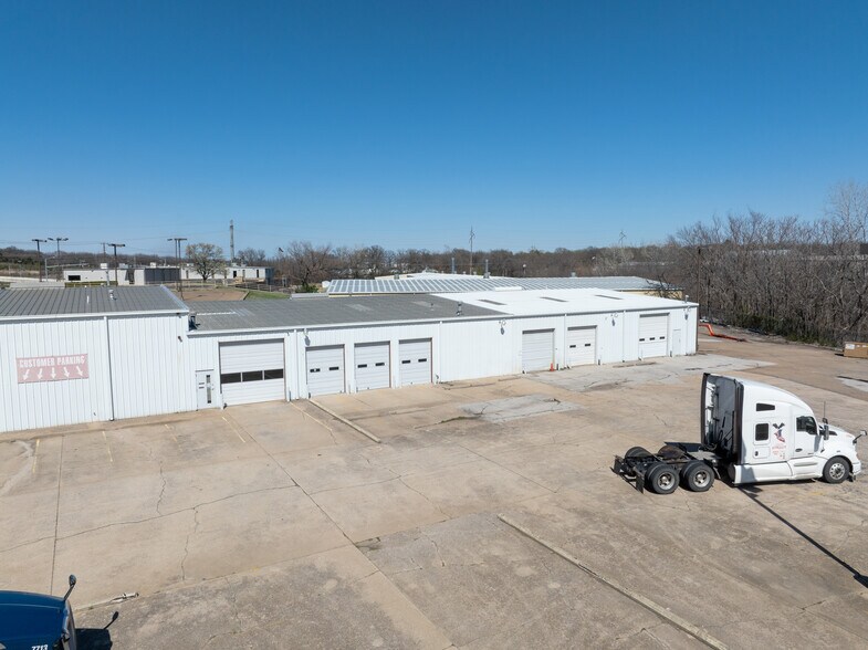 More Photos Of 8201 State Highway 66, Tulsa Showroom For Sale