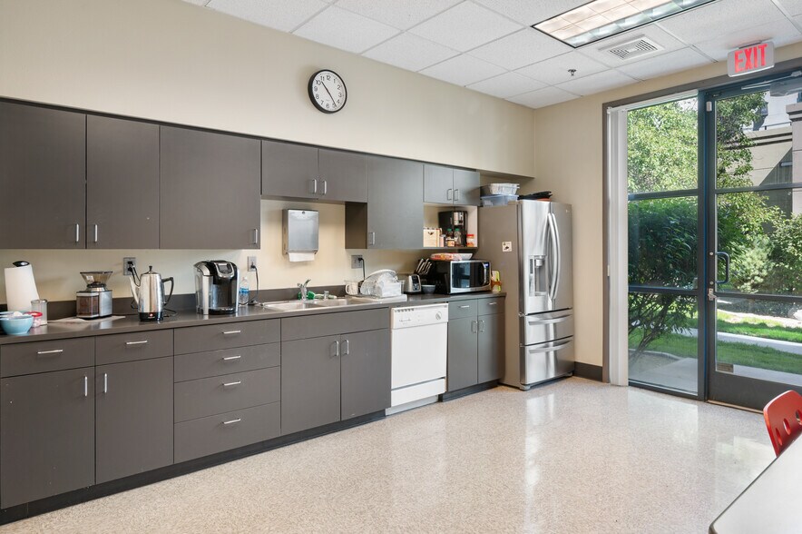 More Photos Of 595 Double Eagle Ct, Reno Office For Sale