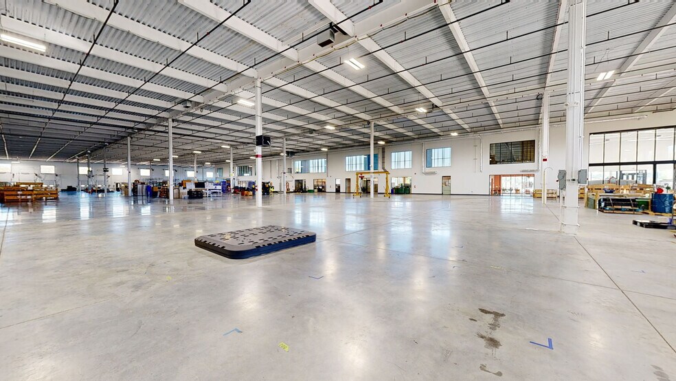 More Photos Of 2220 E Bunch Blvd, Muncie Manufacturing For Sale