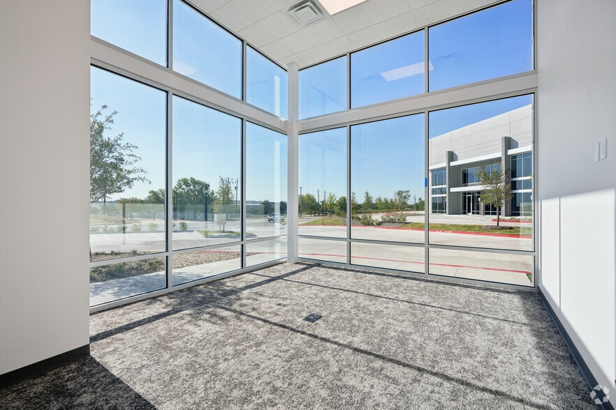 More Photos Of 3210 N Central Expy, McKinney Unknown For Lease