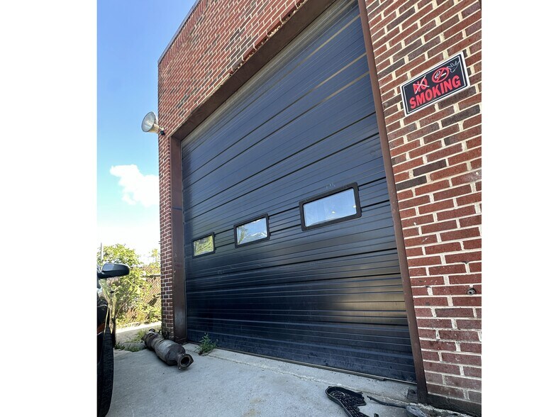 More Photos Of 2405 22nd St NE, Washington Auto Repair For Sale