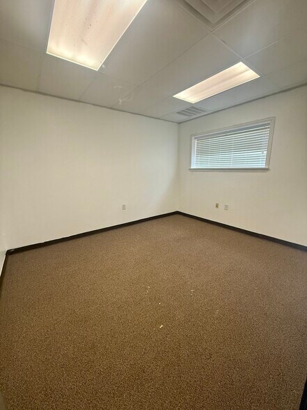 More Photos Of 2005 Tile Factory Rd, Palestine Manufacturing For Lease