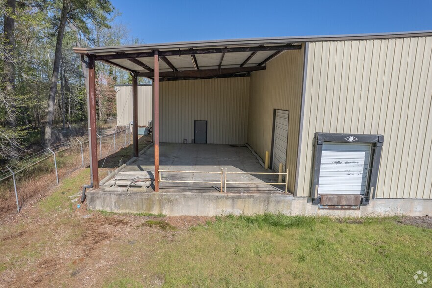 More Photos Of 15352 Merry Cat Ln, Belle Haven Warehouse For Sale