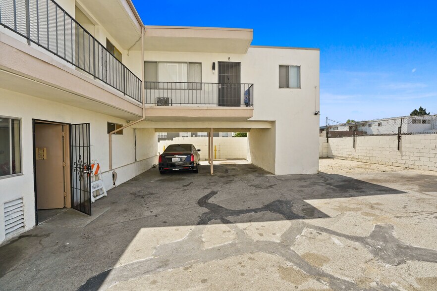 More Photos Of 11763 Hamlin St, North Hollywood Multifamily For Sale