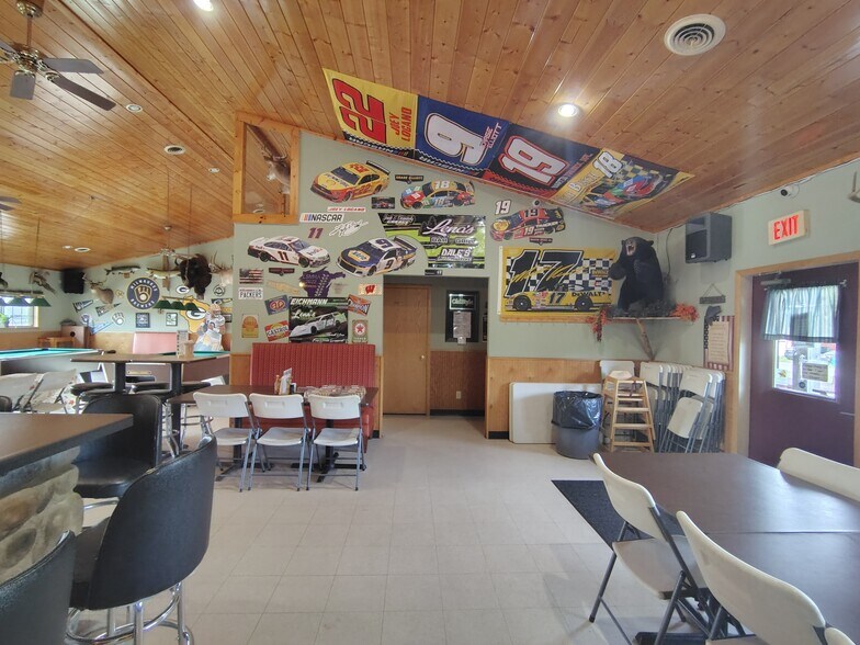 More Photos Of 71 N Grant St, Glidden Restaurant For Sale