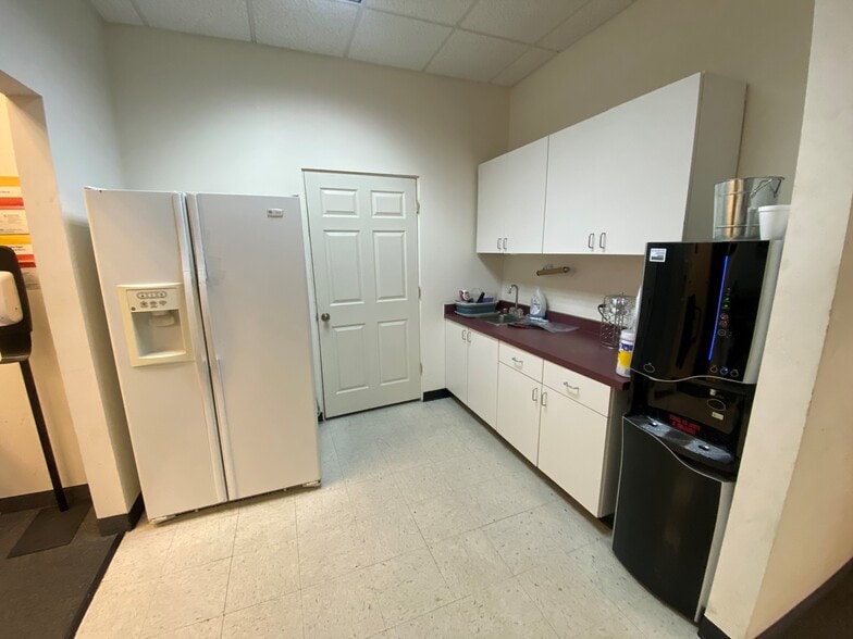 More Photos Of 6280 S Valley View Blvd, Las Vegas Distribution For Lease