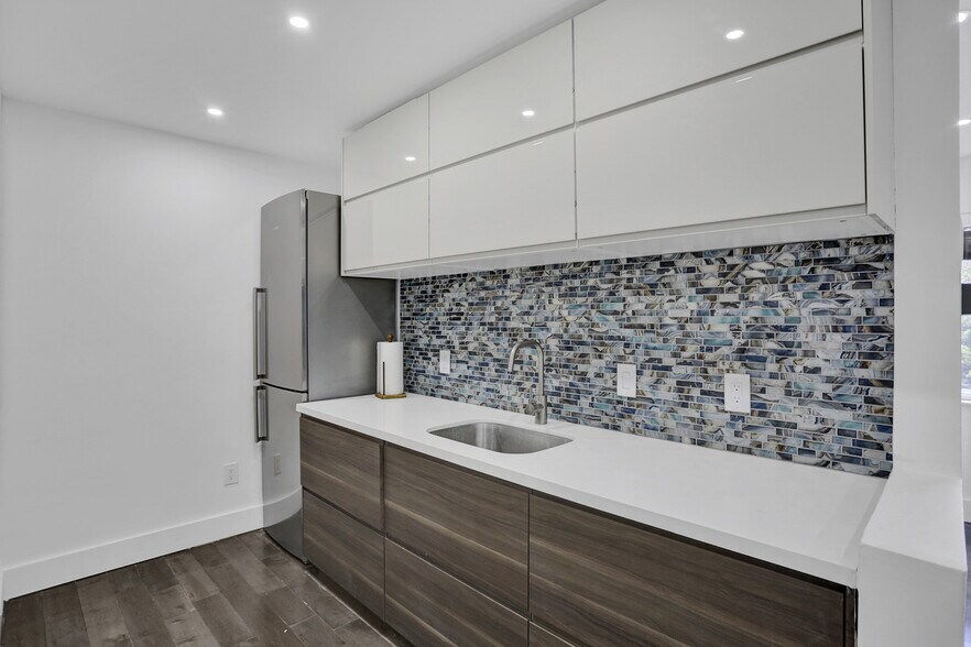 More Photos Of 430 Ne 121st St, Biscayne Park Movie Radio TVStudio For Sale