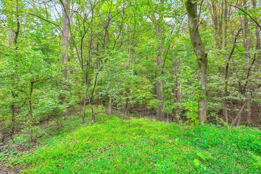 More Photos Of 9955 Belair Rd, Kingsville Flex For Sale