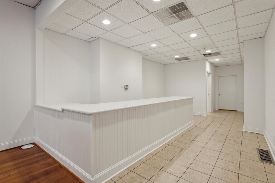 More Photos Of 39 N 3rd St, Philadelphia Storefront Retail Office For Lease