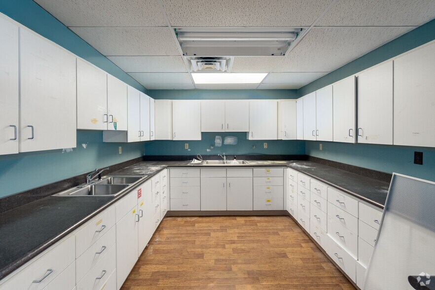 More Photos Of 2828 E State Blvd, Fort Wayne Medical For Sale