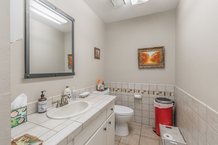 More Photos Of 3701 S University, Fort Worth Office For Sale