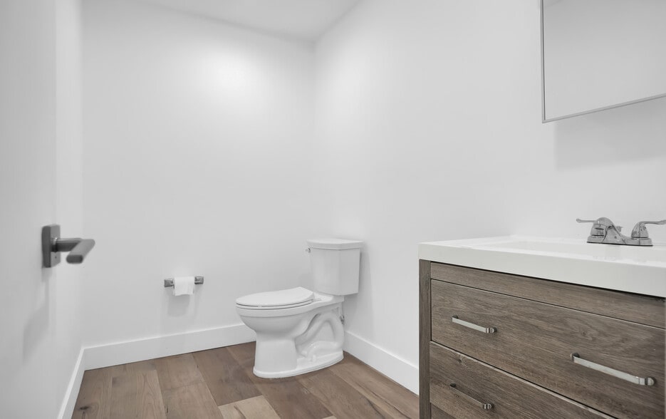 More Photos Of 7311 NW 12th St, Doral Light Distribution For Sale