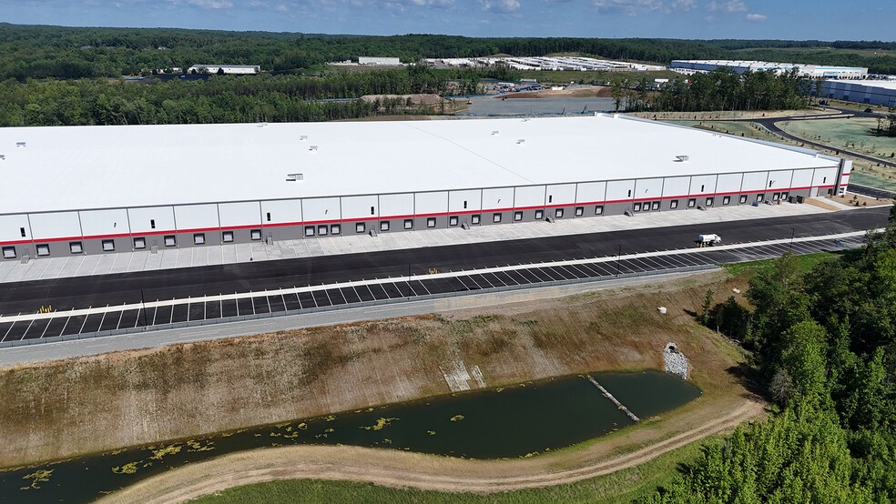 More Photos Of 211 Centreport Pky, Fredericksburg Warehouse For Lease