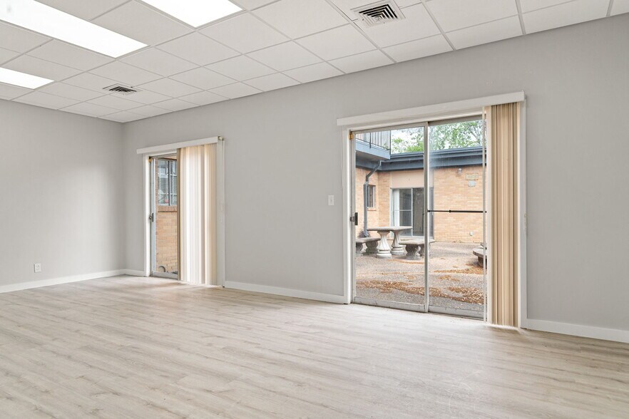 More Photos Of 9941 Rowlett Rd, Houston Medical For Lease