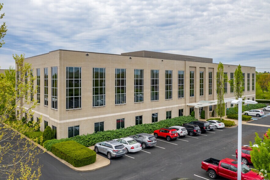 More Photos Of 100 Bluegrass Commons Blvd, Hendersonville Office For Lease