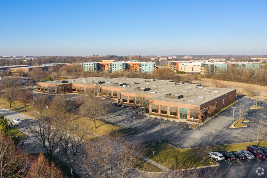 More Photos Of 1367-1407 N Barclay Blvd, Buffalo Grove Warehouse For Lease