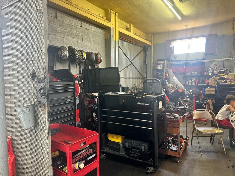 More Photos Of 2223 Pembroke Rd, Hollywood Auto Dealership For Lease