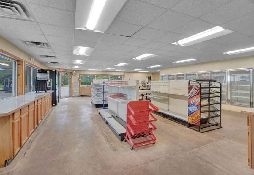 More Photos Of 87 N Main St, Franklinville Service Station For Lease