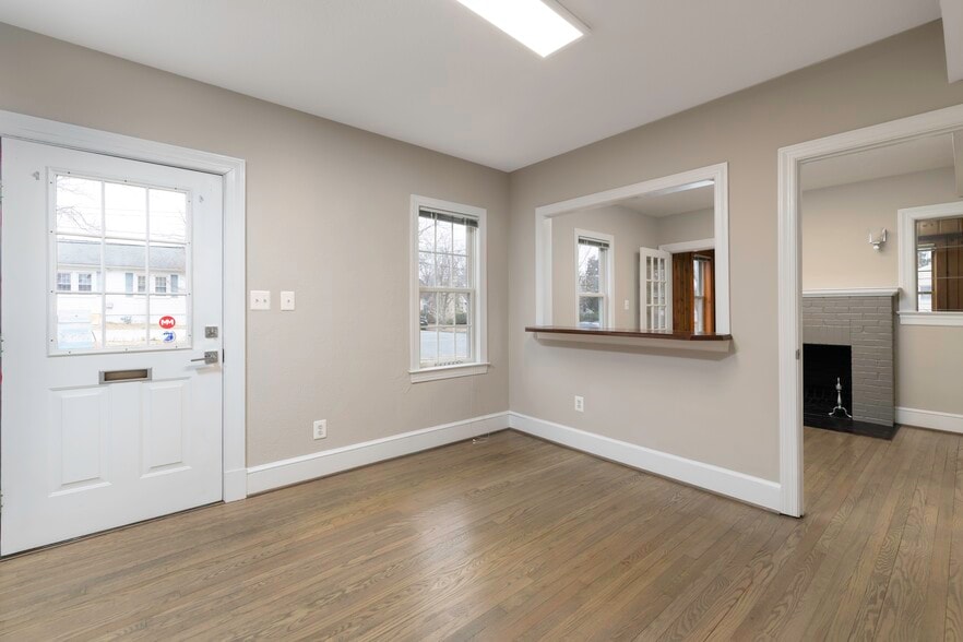 More Photos Of 1802 Augustine Ave, Fredericksburg Office Residential For Lease