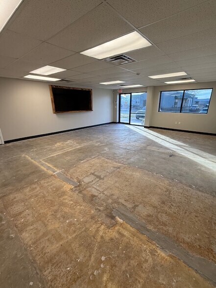 More Photos Of 7744 N Owasso Expy, Owasso Warehouse For Lease