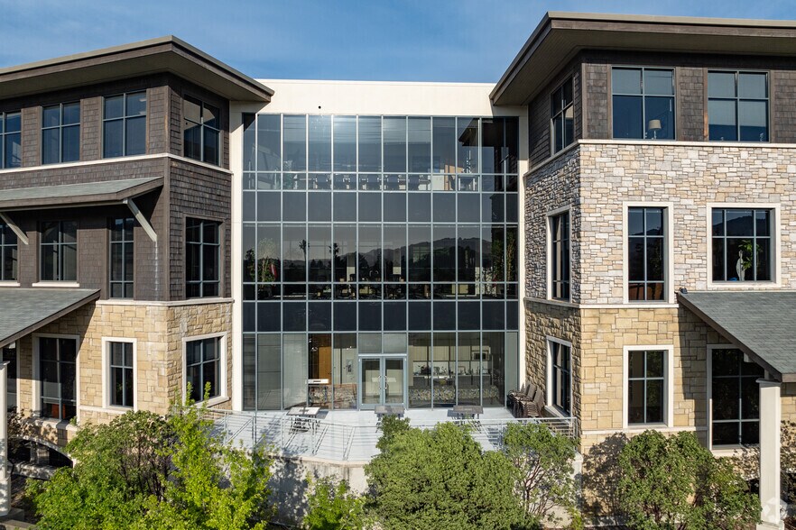 More Photos Of 7250 Redwood Blvd, Novato Office For Lease