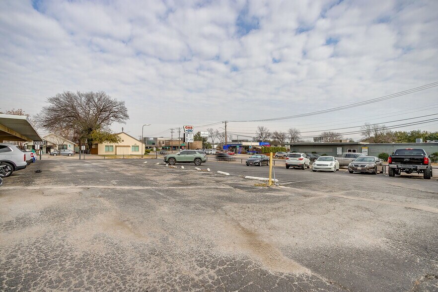 More Photos Of 3108 W 6th St, Fort Worth Office For Lease