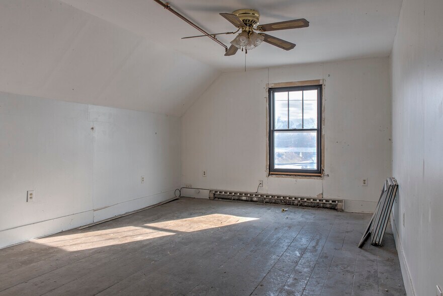 More Photos Of 130 Main St, Winchester Apartments For Sale