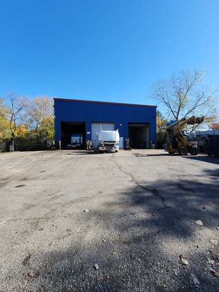 More Photos Of 16340 S Crawford Ave, Markham Warehouse For Lease