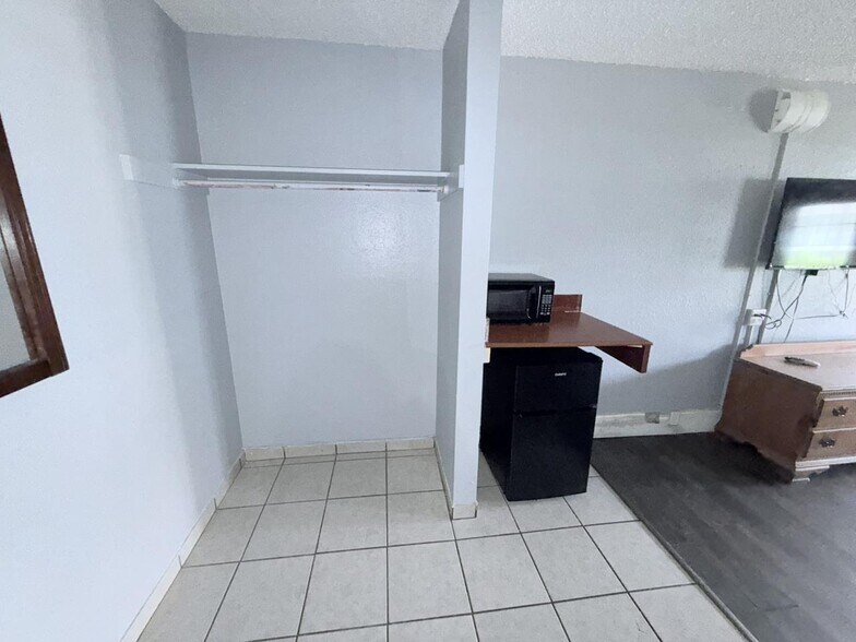 More Photos Of 1131 Austin Hwy, San Antonio Hotel For Sale