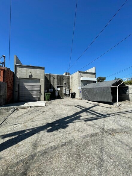 More Photos Of 1653 Stanford St, Santa Monica Warehouse For Lease