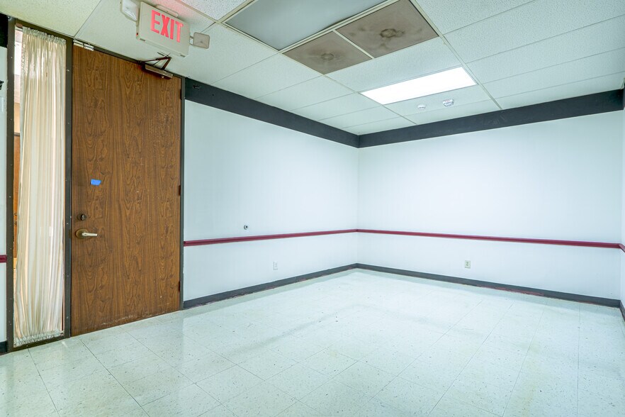 More Photos Of 2424 Hamilton St, Houston Medical For Lease