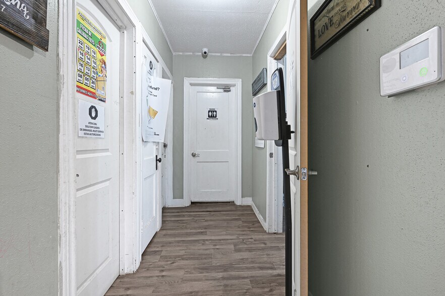 More Photos Of 1710 Cypress Creek Pkwy, Houston Office For Sale