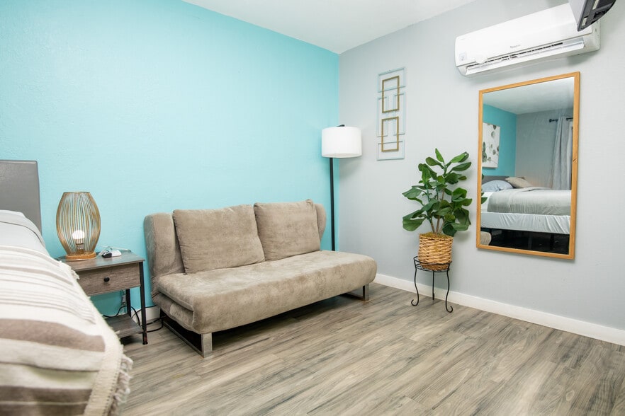 More Photos Of 1915 N Atlantic Ave, Daytona Beach Hotel For Sale