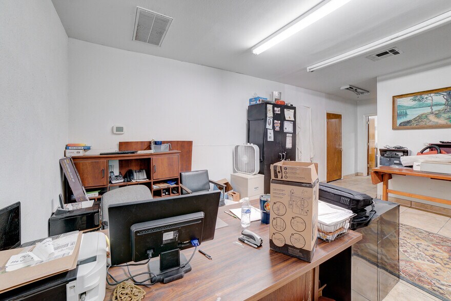 More Photos Of 1901 Waugh Dr, Houston General Retail For Sale