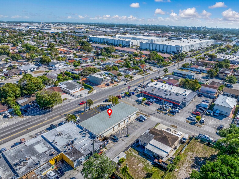 More Photos Of 820 SE 8th St, Hialeah General Retail For Sale
