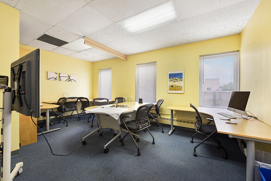 More Photos Of 5938-5948 Baum Blvd, Pittsburgh Medical For Lease