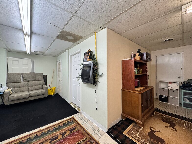 More Photos Of 530 N Broadway Ave, Riverton Mixed Retail For Sale