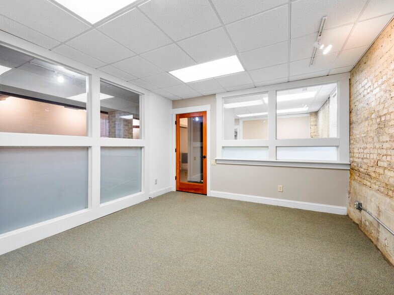 More Photos Of 8 Magnolia Ave, Asheville Office For Lease