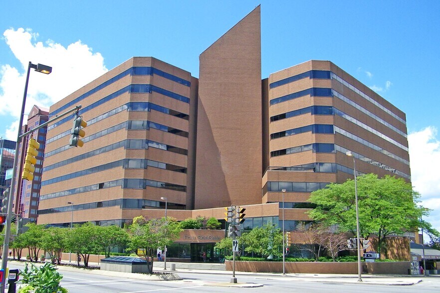 More Photos Of 433 N Summit St, Toledo Business Park For Lease