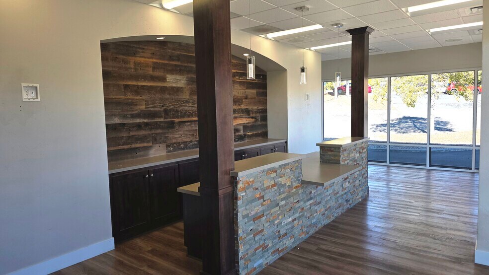 More Photos Of 2573 Campus Dr, Klamath Falls General Retail For Lease