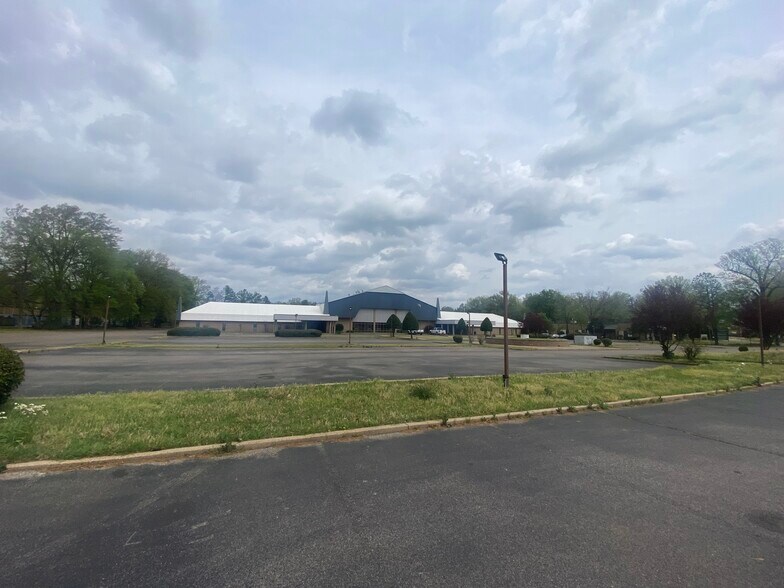 More Photos Of 5776 Shelby Oaks Dr, Memphis Religious Facility For Sale