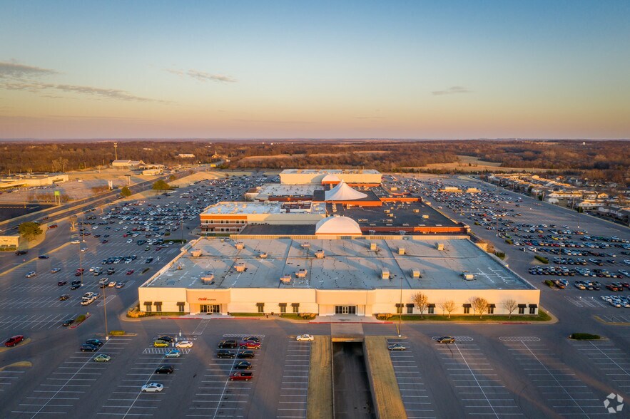 More Photos Of 14002 E 21st St, Tulsa Unknown For Lease