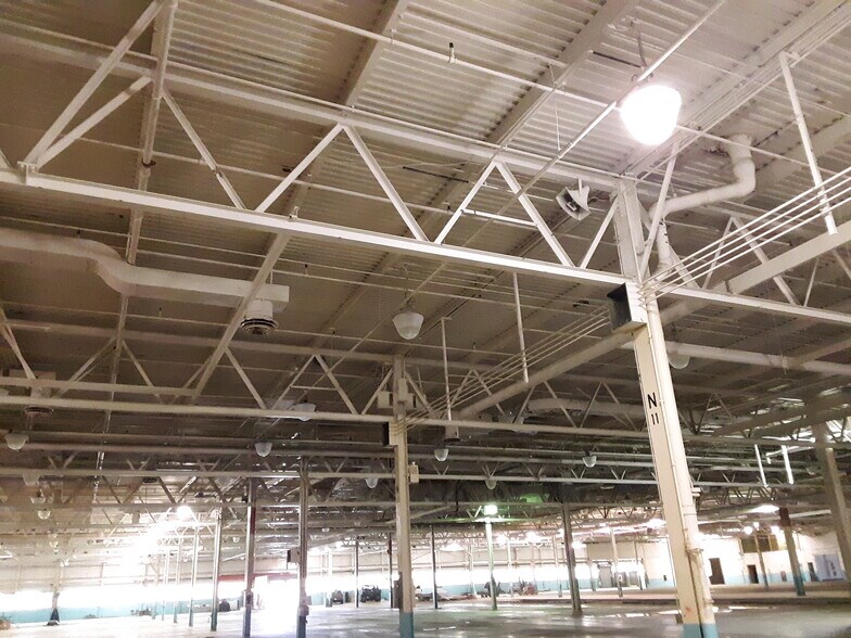 More Photos Of 1601 General Electric Rd, Bloomington Warehouse For Lease