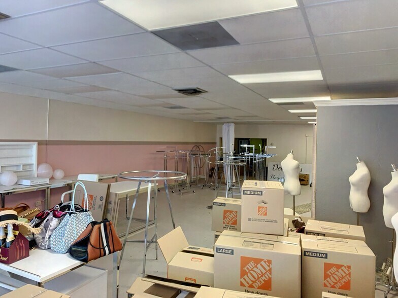 More Photos Of 100 E Sealy Ave, Monahans General Retail For Sale
