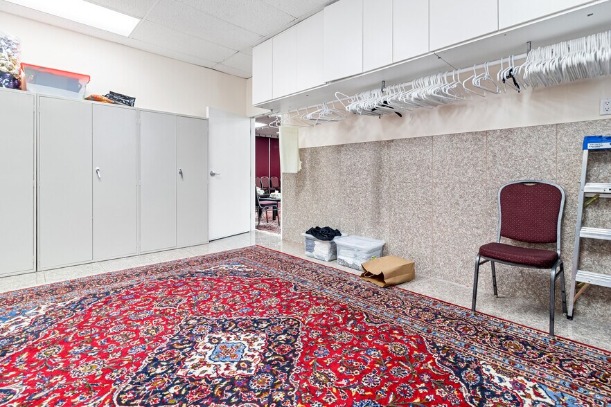 More Photos Of 8270 Av Mountain Sights, Montréal Office For Sale