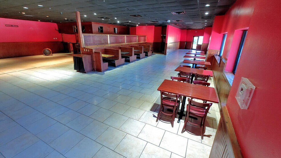 More Photos Of 5309 29th St E, Ellenton Skating Rink For Lease