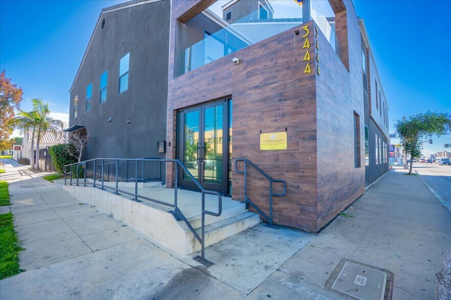 More Photos Of 3444 E Anaheim St, Long Beach Office For Sale