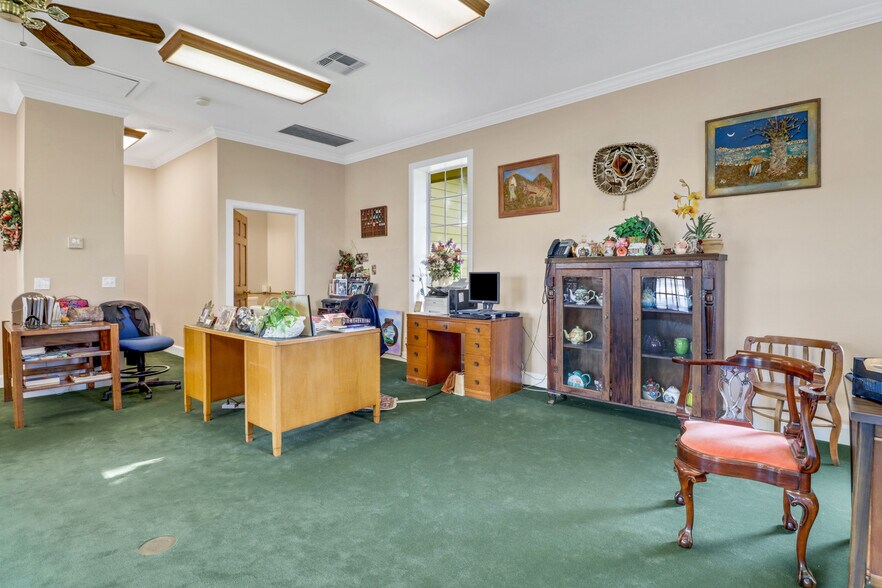 More Photos Of 1312 15th St N, Immokalee Office For Sale