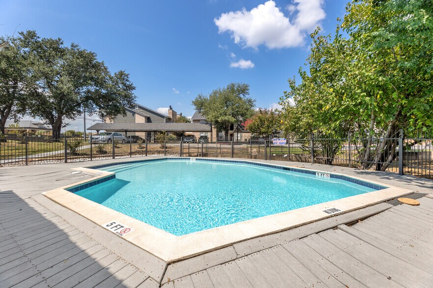 More Photos Of 1000 E University Dr, College Station Apartments For Sale